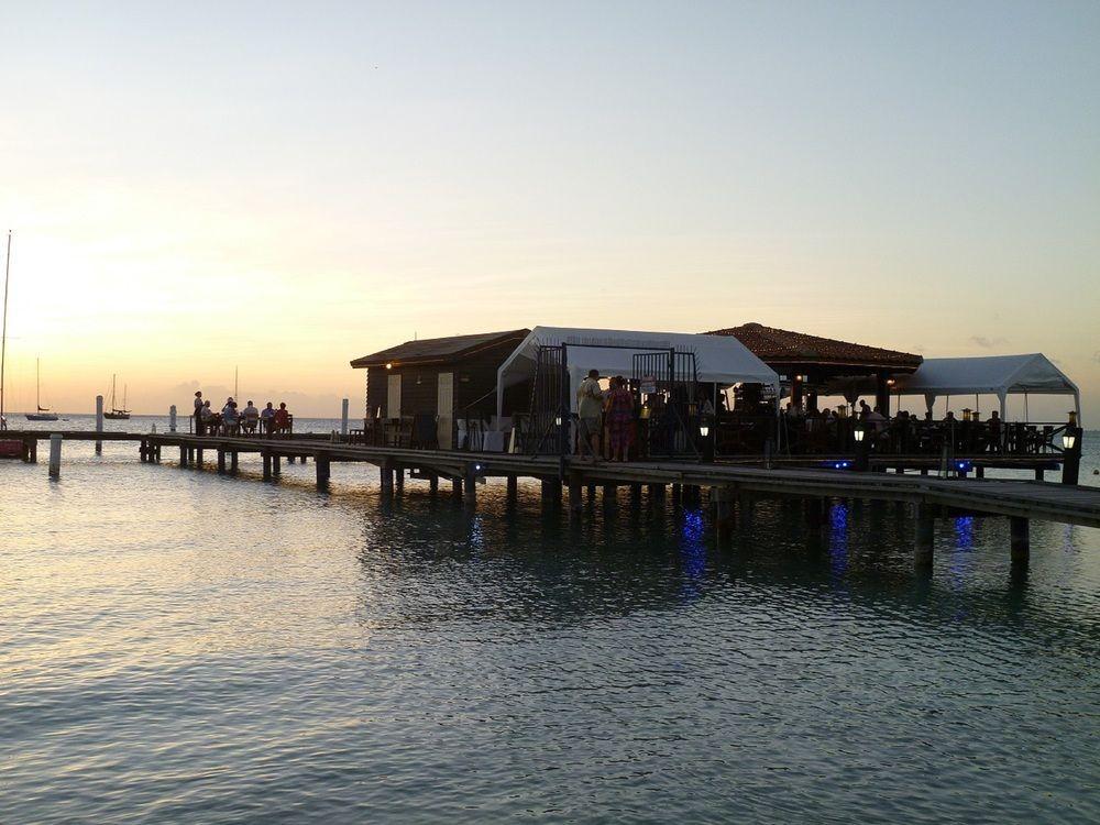 Flamboyant Garden Villas Oranjestad Bagian luar foto