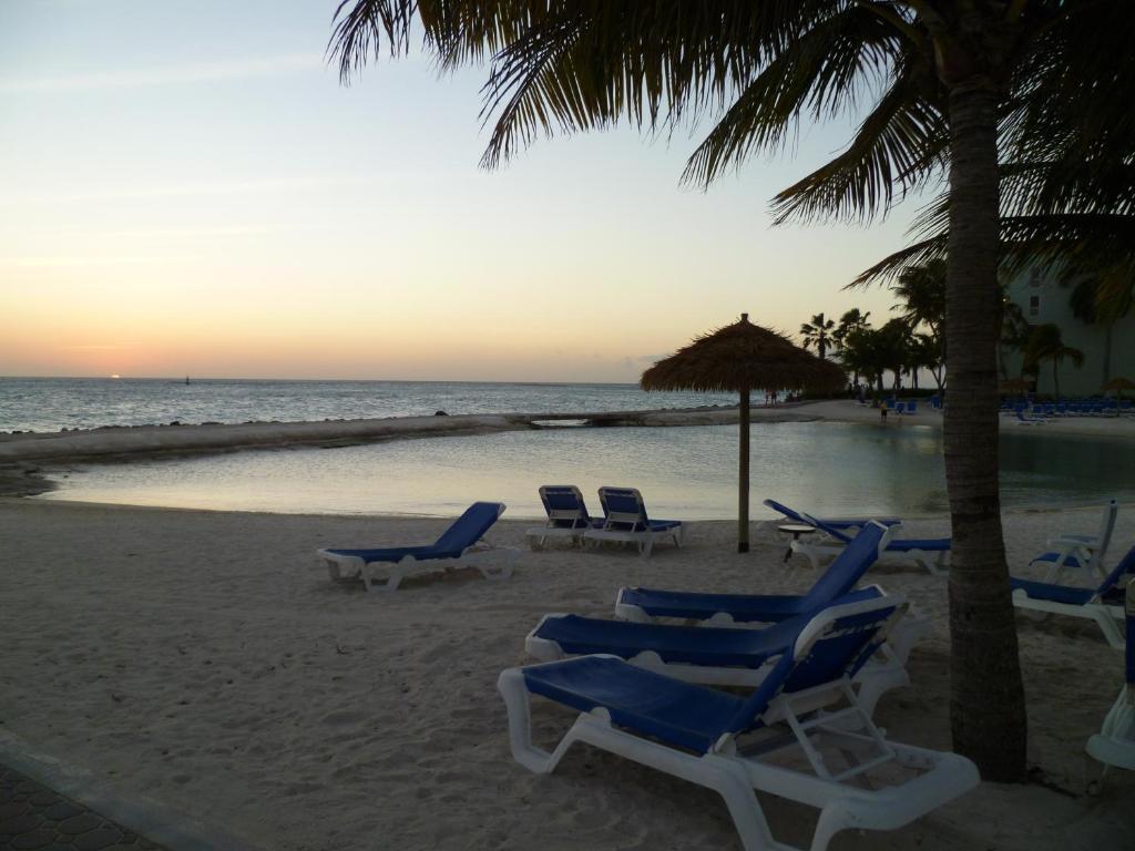 Flamboyant Garden Villas Oranjestad Bagian luar foto